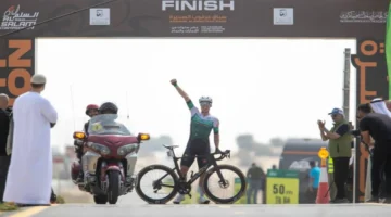 رياح قوية.. تحديات مناخية تواجه المتسابقين في سباق عرقوب السديرة بنسخته الحالية